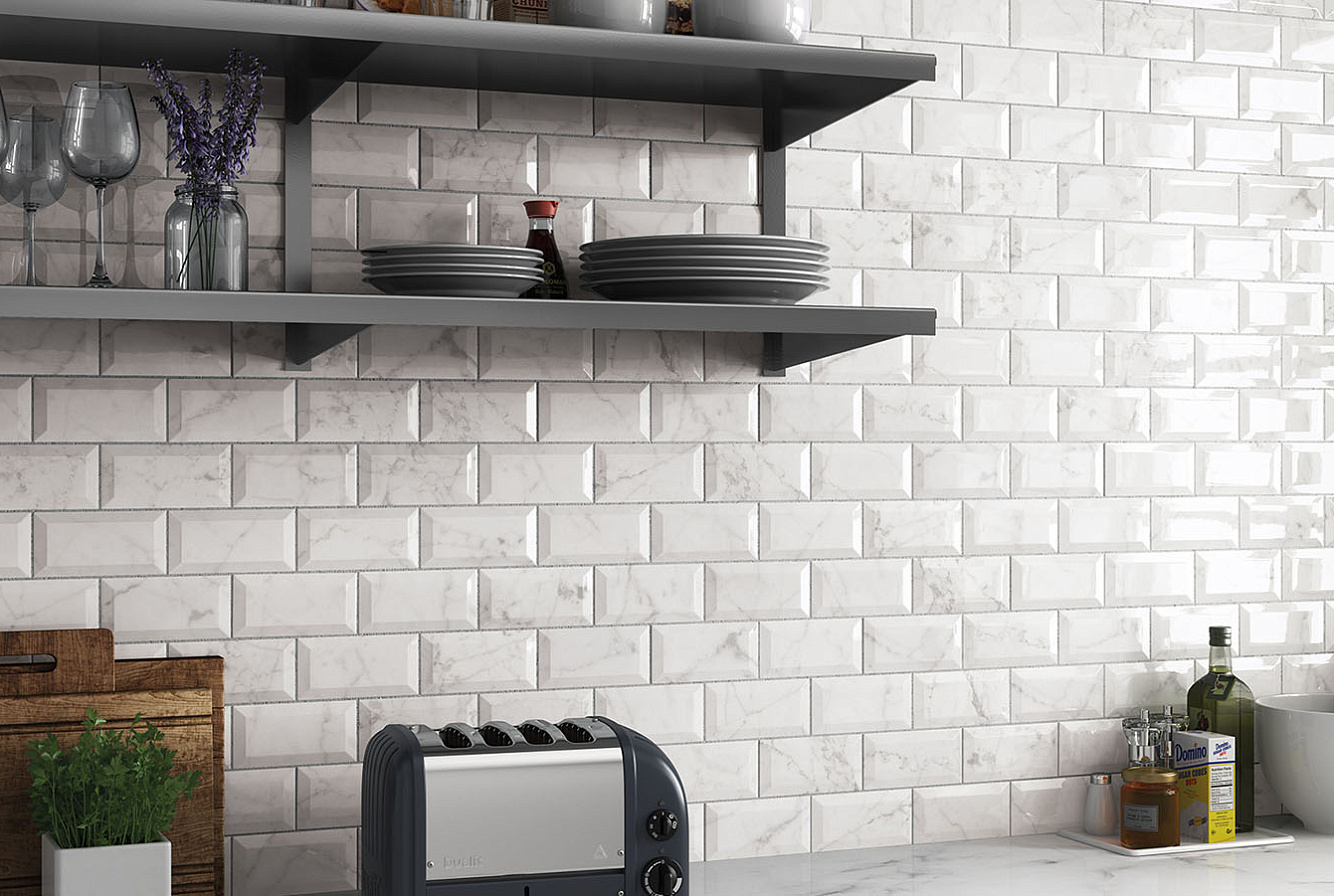 CARRARA METRO GLOSS
